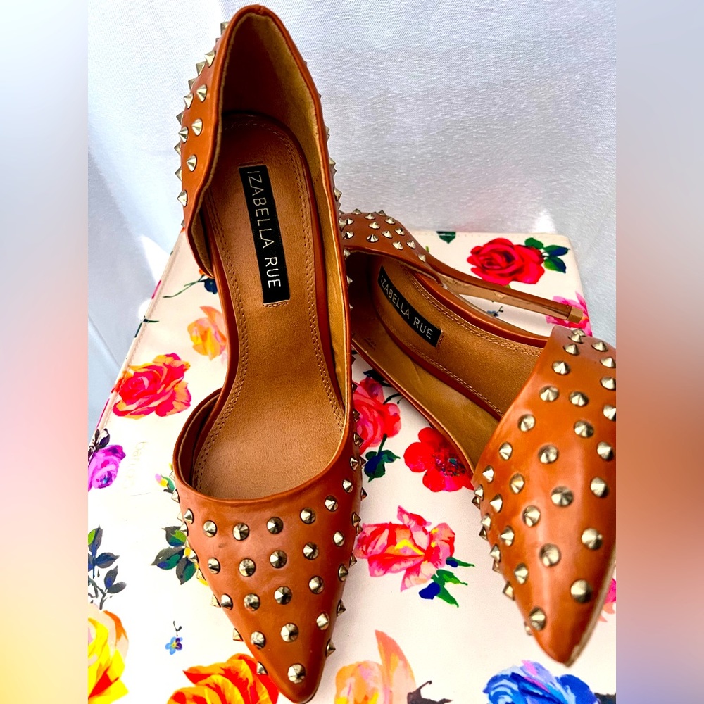 Leather brown pumps